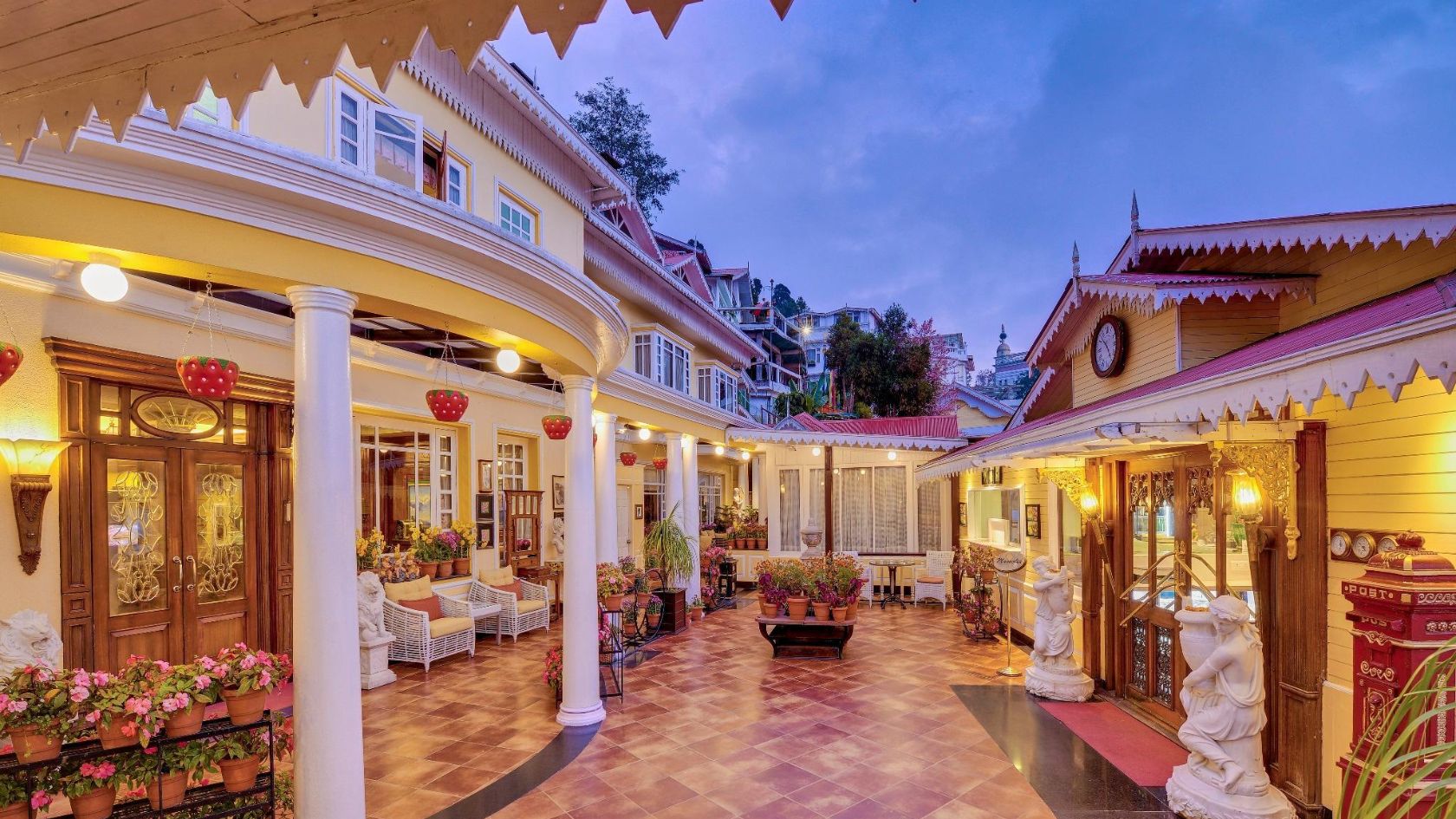 Best Darjeeling hotels near Mall Road